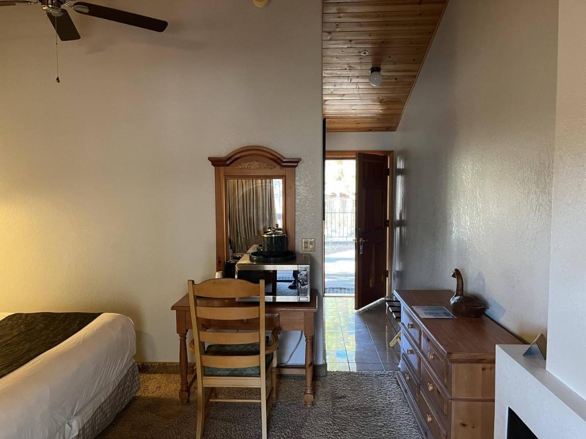 Whispering Pines Lodge Kernville Esterno foto