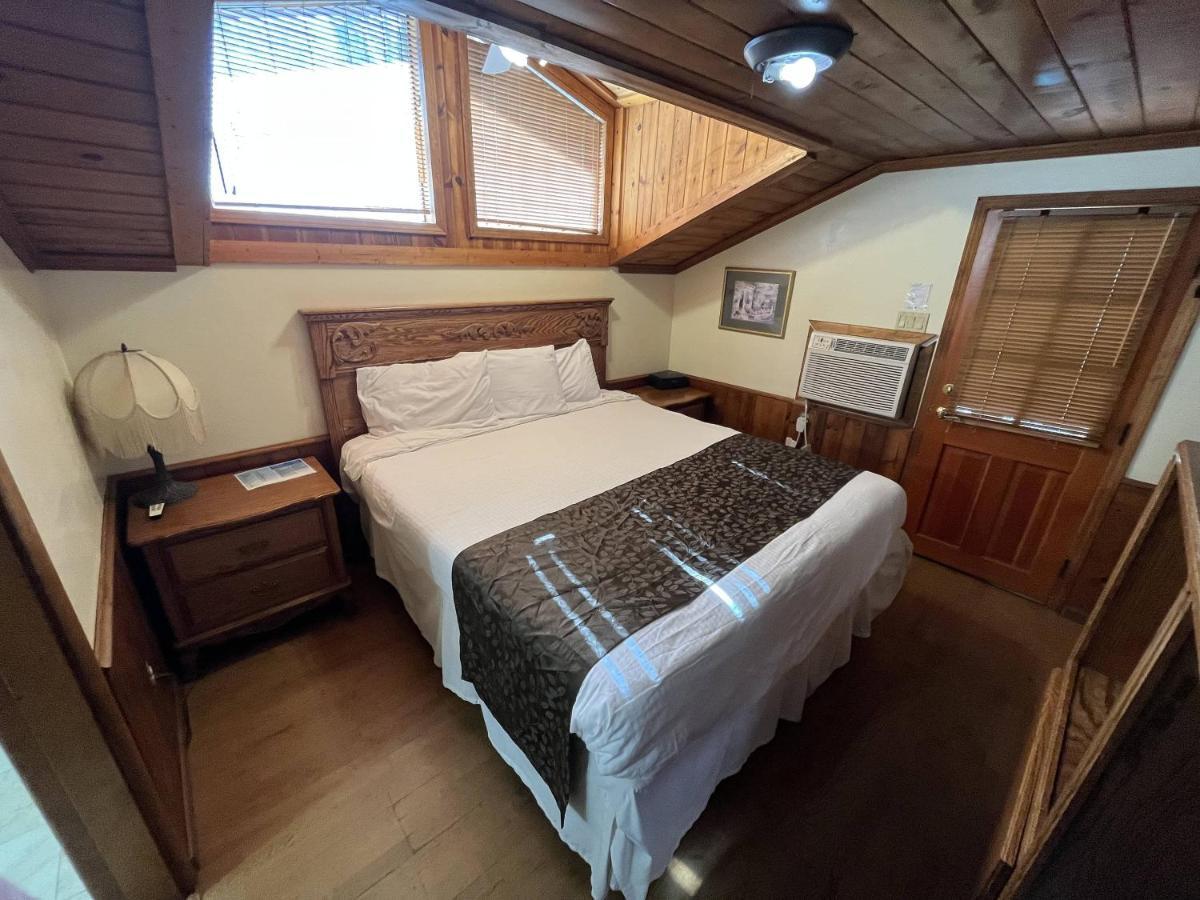 Whispering Pines Lodge Kernville Esterno foto